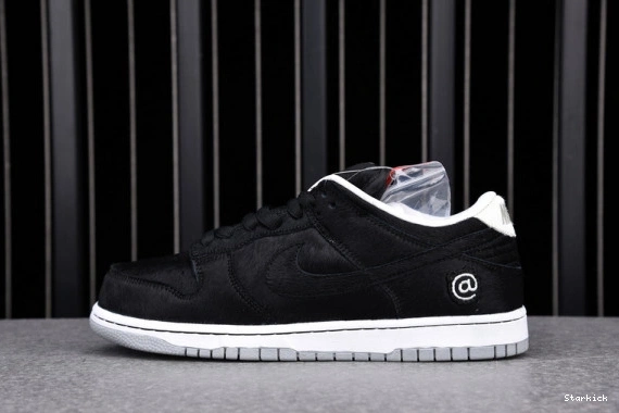 Toy (2020) Low Dunk Nike Medicom CZ5127-001 SB 0824